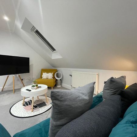 Unique Luxury Detached Apartment In Windsor That Sleeps 4 Екстериор снимка