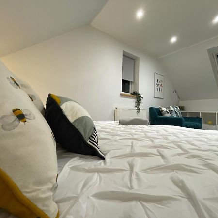 Unique Luxury Detached Apartment In Windsor That Sleeps 4 Екстериор снимка