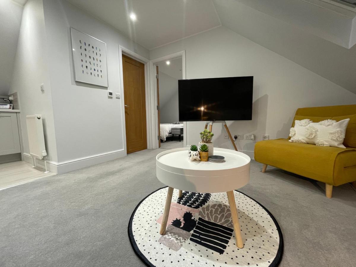Unique Luxury Detached Apartment In Windsor That Sleeps 4 Екстериор снимка