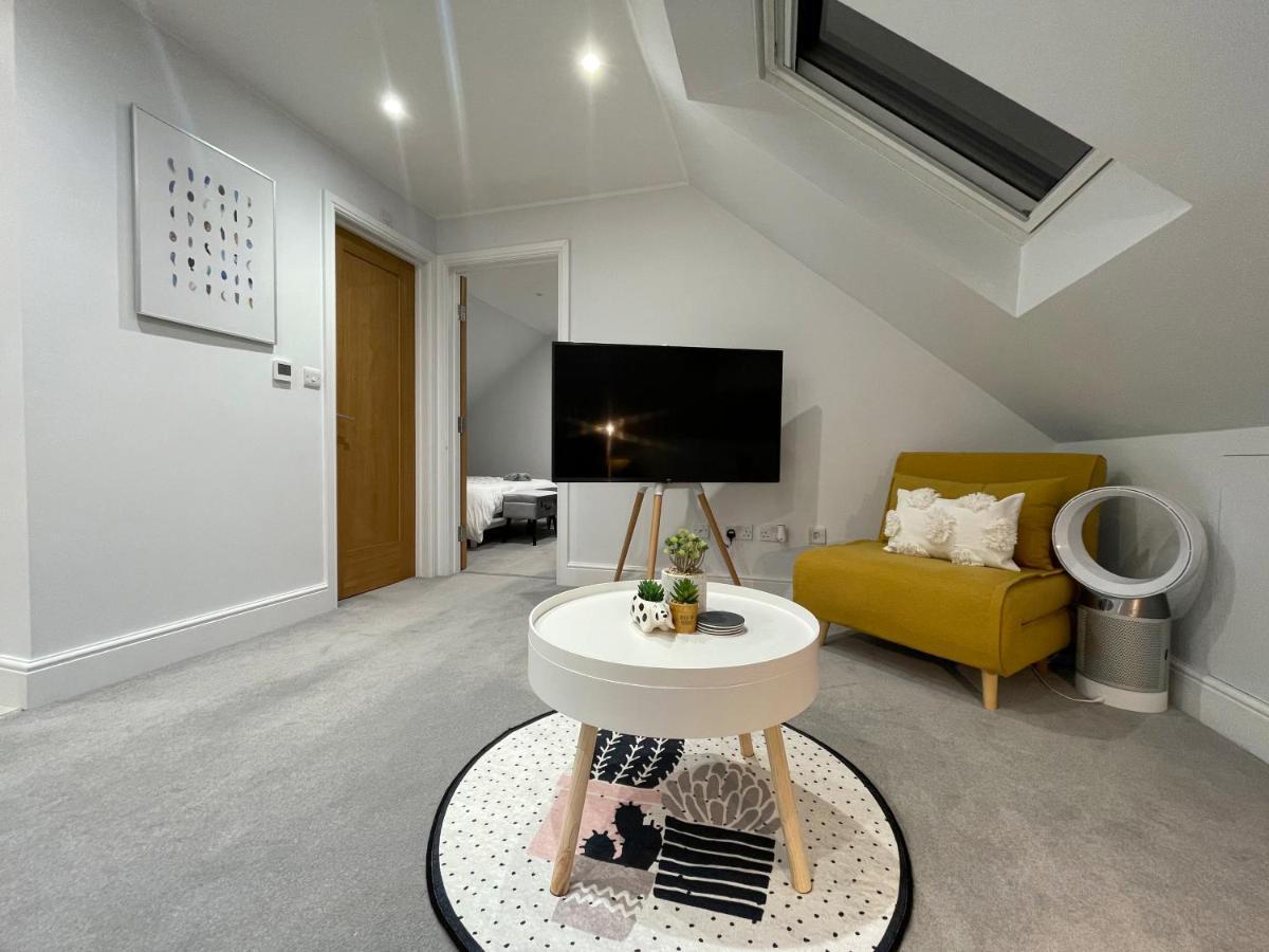 Unique Luxury Detached Apartment In Windsor That Sleeps 4 Екстериор снимка
