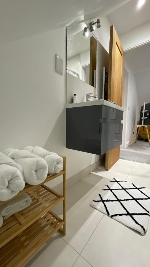 Unique Luxury Detached Apartment In Windsor That Sleeps 4 Екстериор снимка
