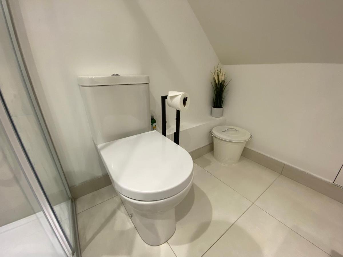 Unique Luxury Detached Apartment In Windsor That Sleeps 4 Екстериор снимка