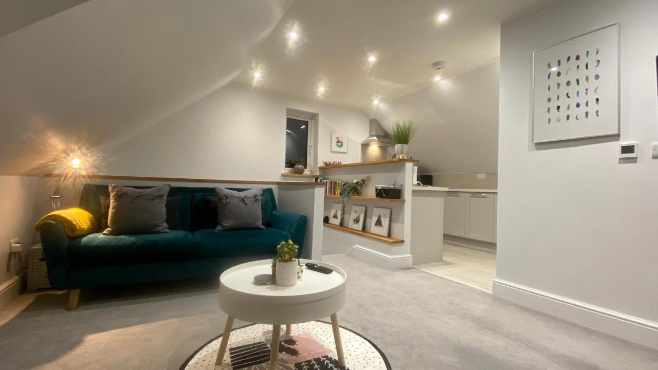 Unique Luxury Detached Apartment In Windsor That Sleeps 4 Екстериор снимка