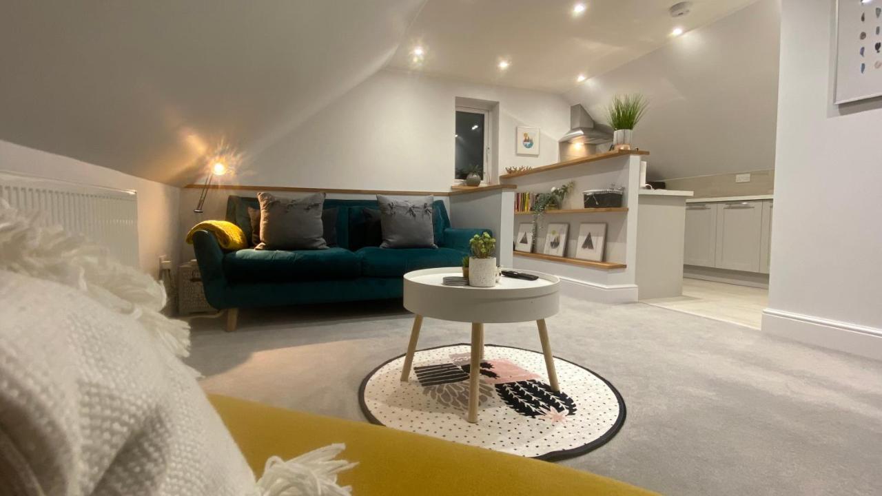 Unique Luxury Detached Apartment In Windsor That Sleeps 4 Екстериор снимка