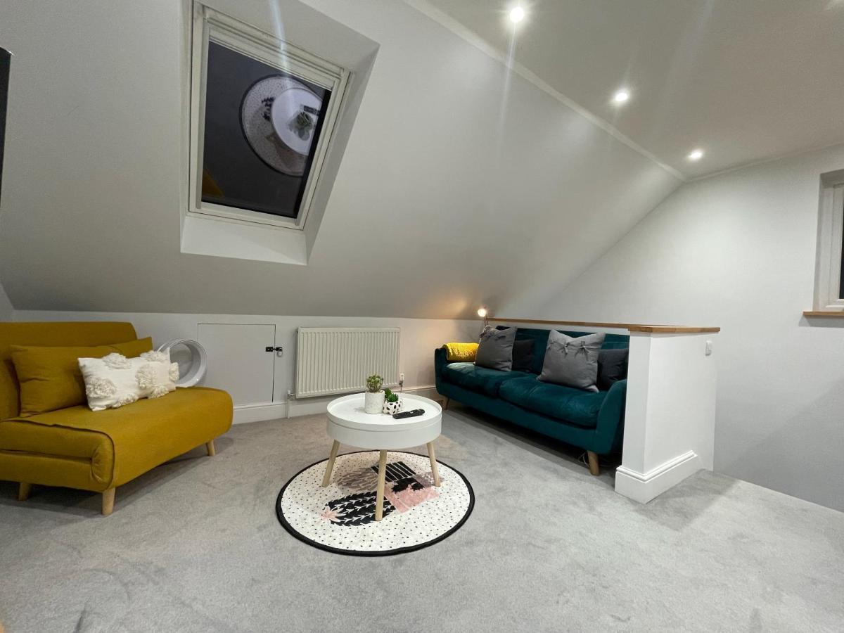 Unique Luxury Detached Apartment In Windsor That Sleeps 4 Екстериор снимка