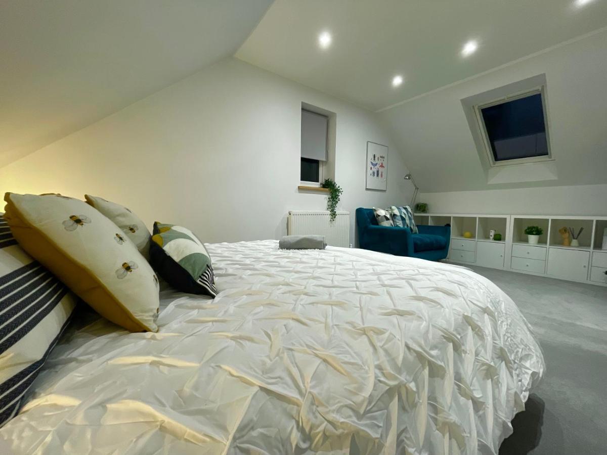 Unique Luxury Detached Apartment In Windsor That Sleeps 4 Екстериор снимка